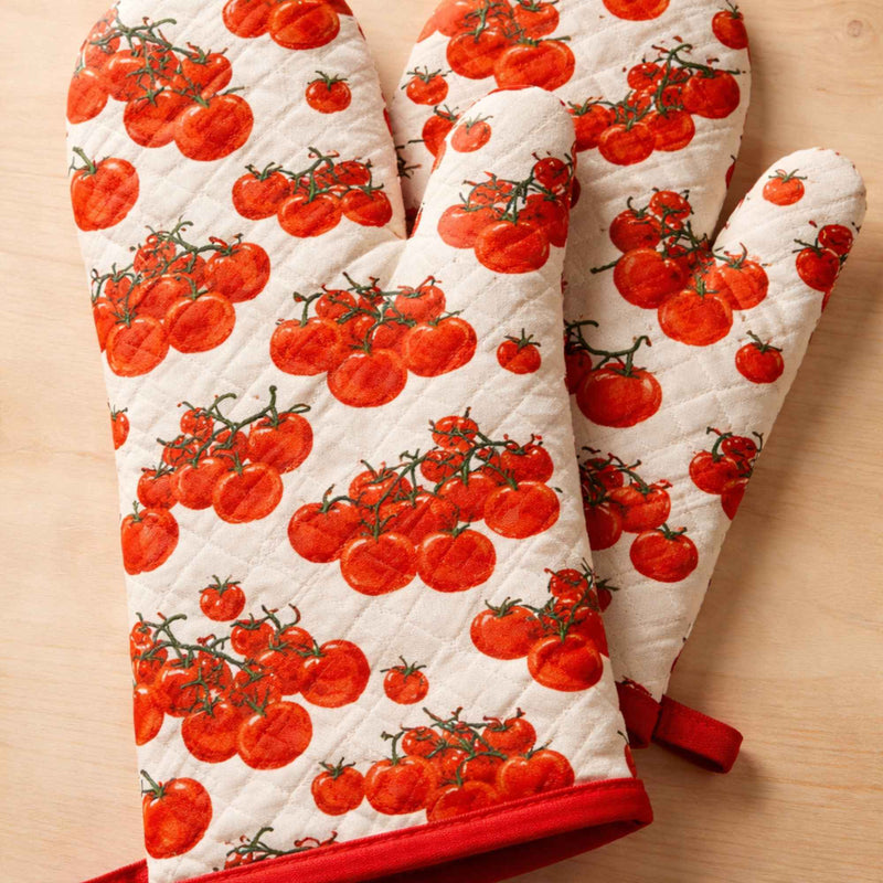 Oven mitten made with Cherry tomato cotton flannel fabric with red tomato clusters on light background, soft brushed novelty quilting fabric.