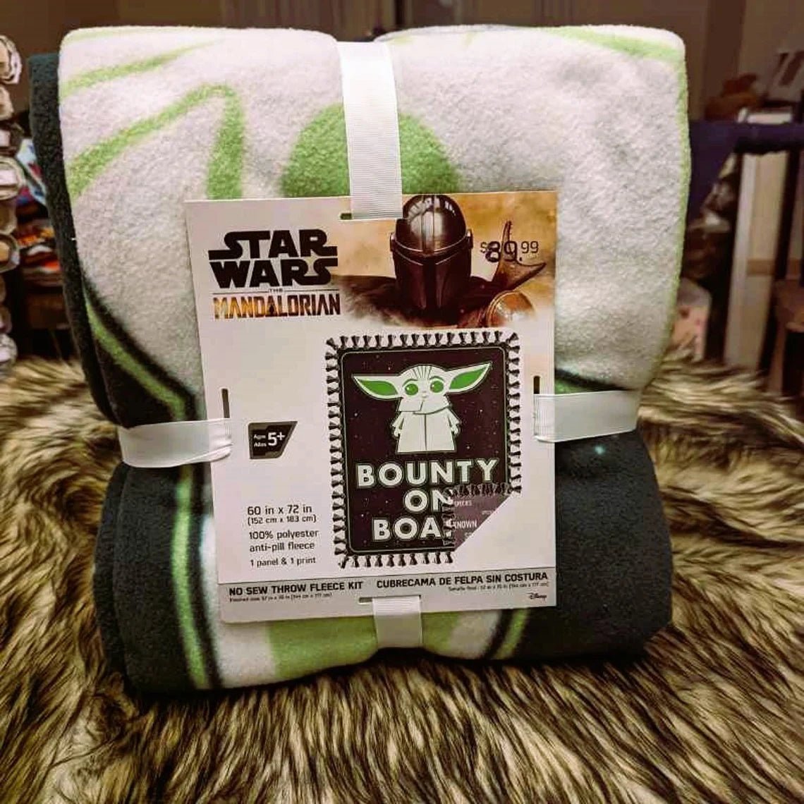 Star Wars Mandalorian Bounty on Boar No Sew Fleece Throw Kit